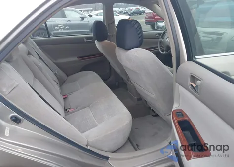 2002 Toyota Camry Xle z USA, uszkodzony, nr VIN 4T1BE32K22U538166